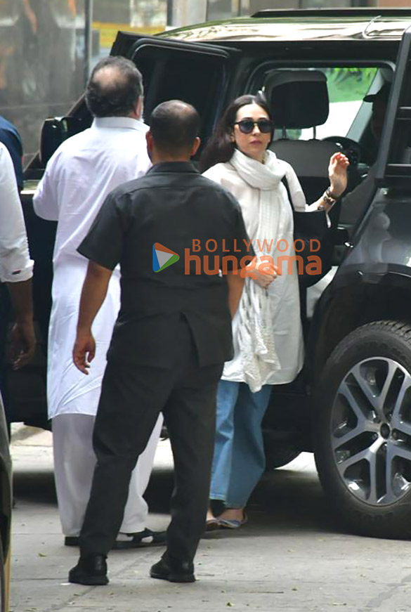 photos saif ali khan karisma kapoor and kunal kapoor snapped at sunny deols house in juhu 6