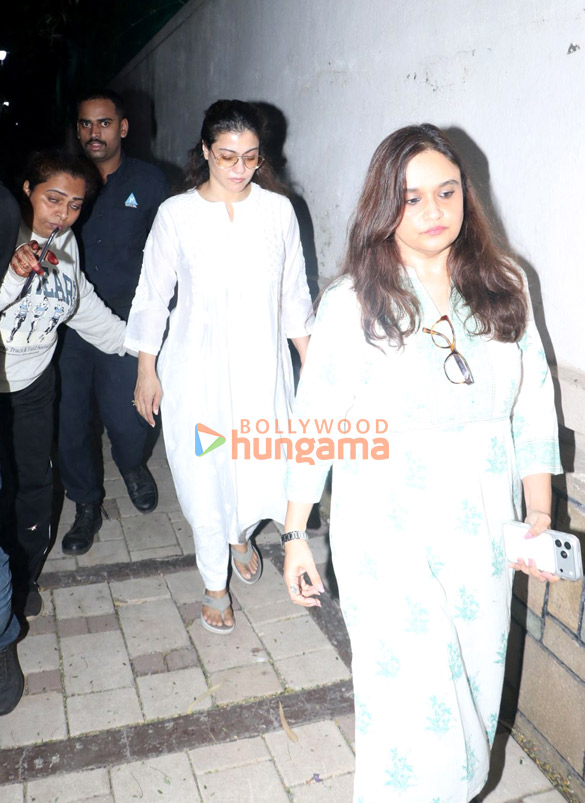 photos salman khan aamir khan amitabh bachchan abhishek bachchan and others snapped attending late dharmendras last rites 1 3