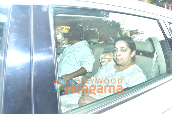 photos salman khan aamir khan amitabh bachchan abhishek bachchan and others snapped attending late dharmendras last rites 567 2