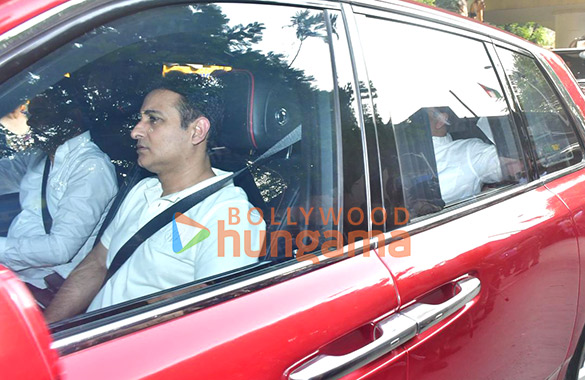 photos salman khan aamir khan amitabh bachchan abhishek bachchan and others snapped attending late dharmendras last rites 567 5