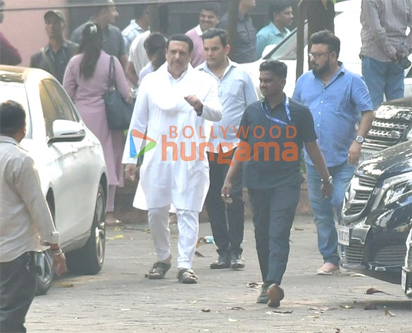 photos salman khan aamir khan amitabh bachchan abhishek bachchan and others snapped attending late dharmendras last rites 76
