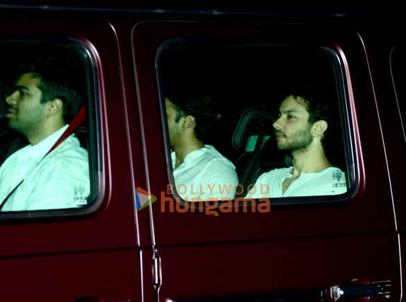 photos salman khan aditya roy kapur vidya balan maniesh paul sharman joshi and others attend late dharmendras prayer meet 1 3