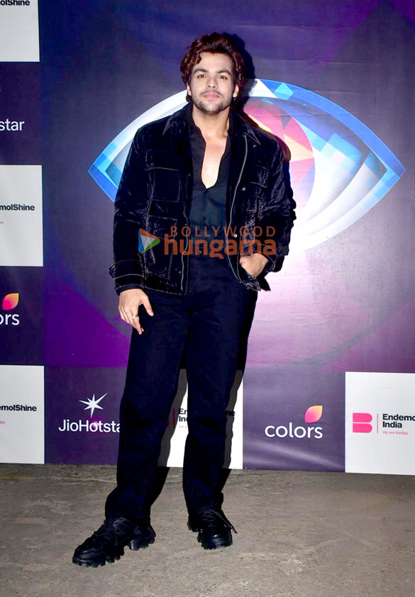 photos salman khan madhuri dixit riteish deshmukh and ashish chanchlani snapped on the sets of bigg boss 19 5