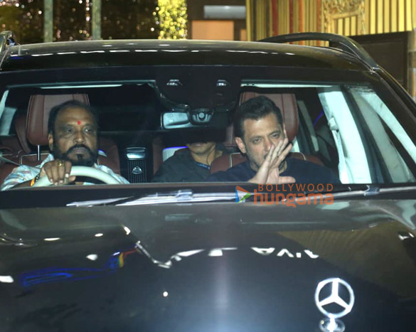 Photos: Salman Khan snapped at Kalina airport Photos: Salman Khan snapped at Kalina airport