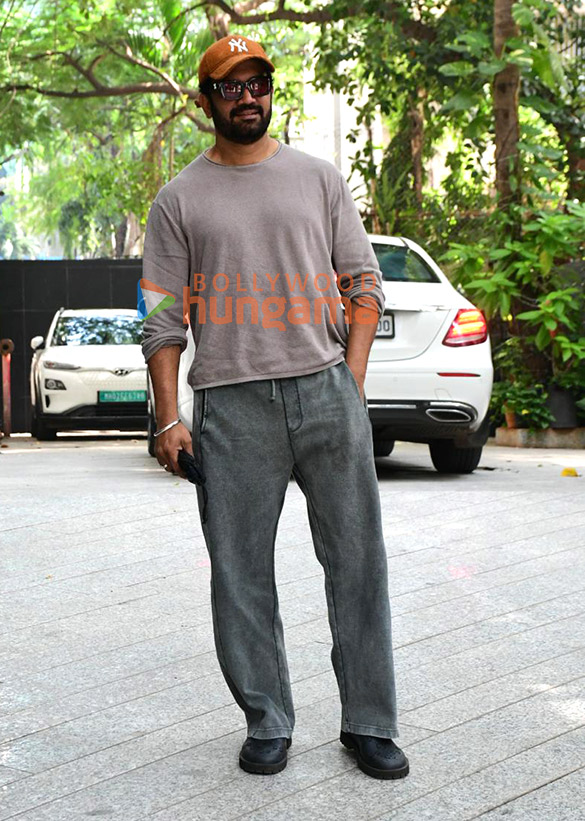 photos sharad kelkar snapped outside maddock films office 4
