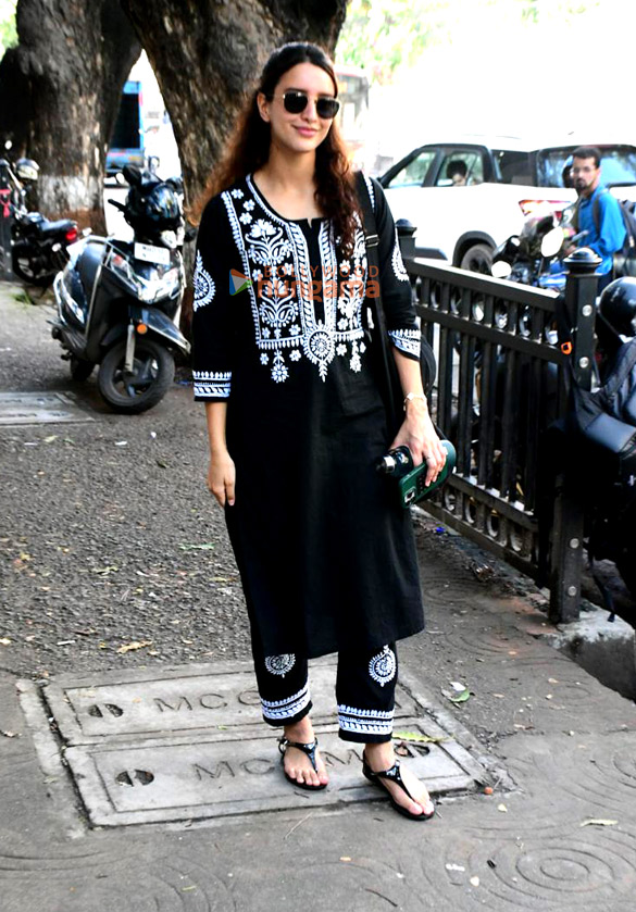 photos triptii dimri snapped outside a dance class in khar 4