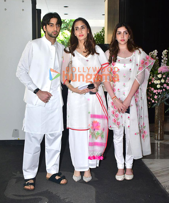 photos zayed khan sanjay khan and others attend late zarine katrak khans prayer meet 5