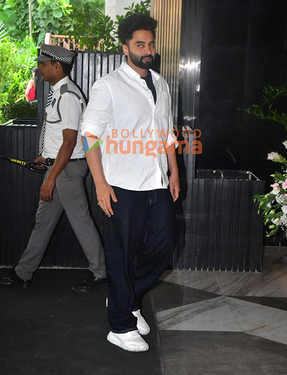 photos zayed khan sanjay khan and others attend late zarine katrak khans prayer meet 612 14