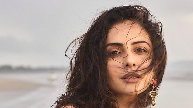 Rakul Preet Singh warns fans about imposter using her name on WhatsApp: “Kindly block”