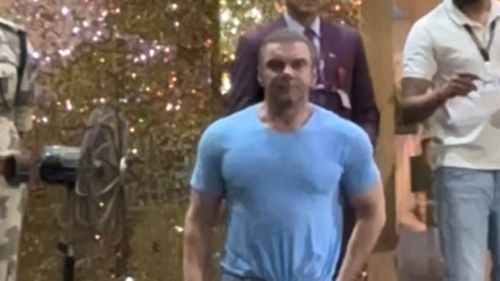 Sohail Khan’s dashing airport look Sohail Khan’s dashing airport look