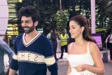 Ananya Panday & Kartik Aaryan spotted chit chatting