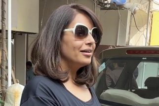 Bipasha Basu gives toffees to the paps! So sweet