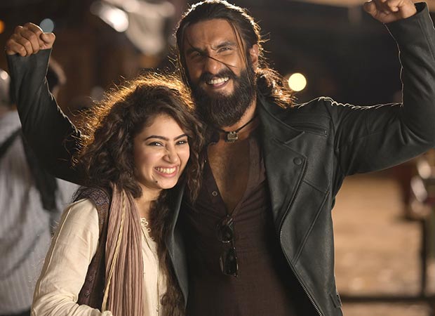Dhurandhar dominates 2025: Ranveer Singh starrer collects Rs. 261.50 cr in second week; outperforms Chhaava by over 40% Dhurandhar dominates 2025: Ranveer Singh starrer collects Rs. 261.50 cr in second week; outperforms Chhaava by over 40%
