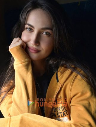 Celeb Photos Of Elli AvrRam