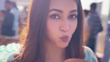 Kriti Kharbanda enjoying panipuri