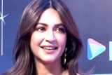 Kriti Kharbanda in a sunshine yellow dress at Bollywood Hungama’s OTT India Fest 2025