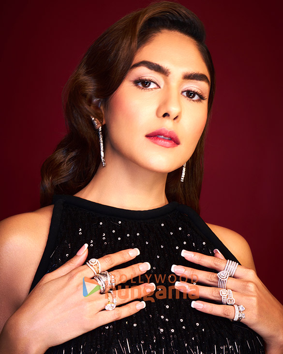 mrunal thakur 2 198