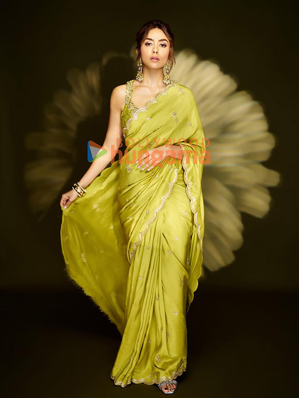 mrunal thakur 8 15