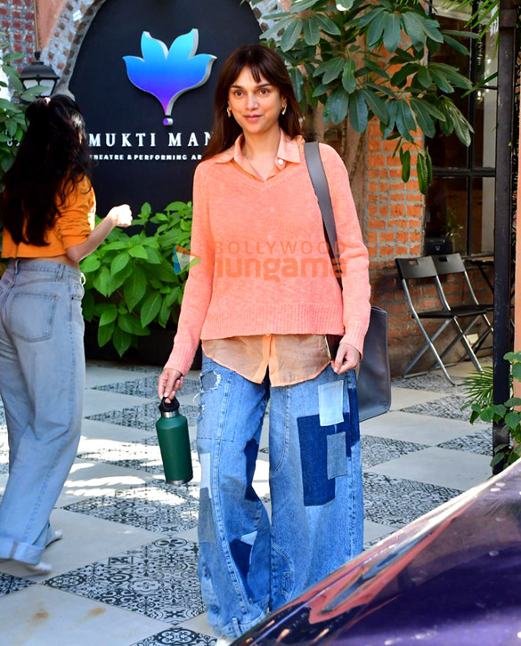 photos aditi rao hydari and konkona sen sharma snapped in juhu 4