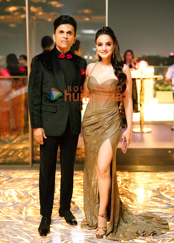 photos ajay devgn tiger shroff shriya saran elli avrram and others attend anand pandits birthday bash 9