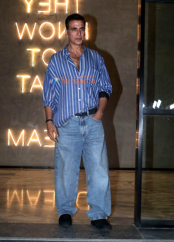 photos akshay kumar simar bhatia and alka bhatia grace the special screening of ikkis 4