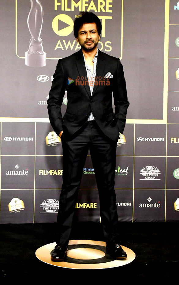 photos alia bhatt vicky kaushal ananya panday sanya malhotra fatima sana shaikh and others attend the filmfare ott awards 2025 4