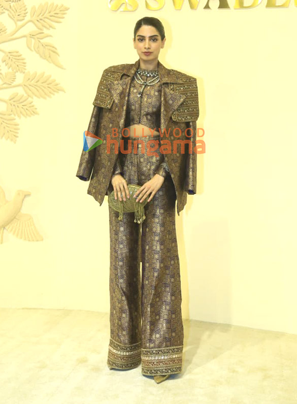 photos ananya panday janhvi kapoor gauri khan jackie shroff and others snapped at swadesh event 1