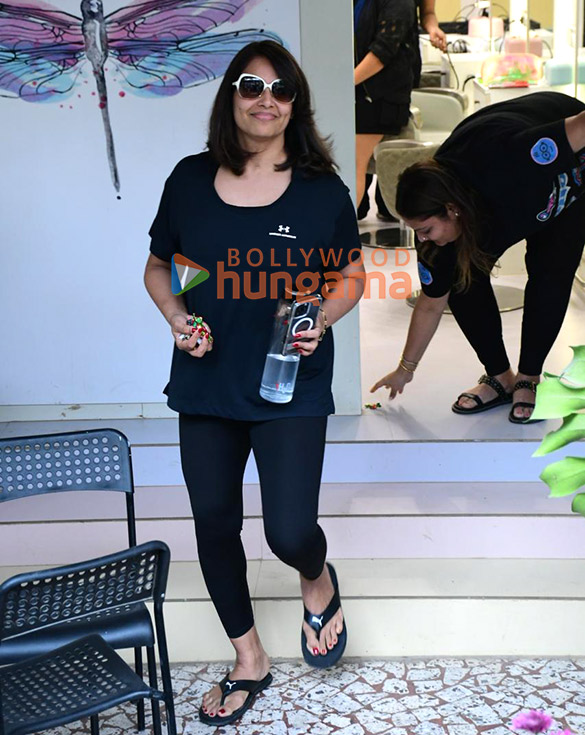 photos bipasha basu snapped outside a salon in khar 4