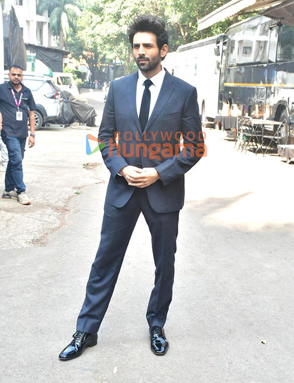 photos kartik aaryan and ananya panday snapped on the sets of kaun banega crorepati 5