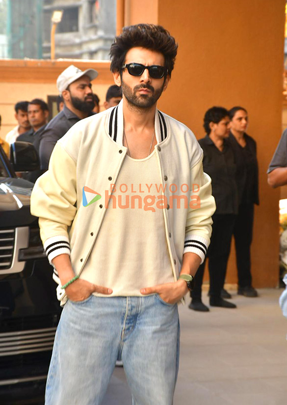 photos kartik aaryan and ananya panday snapped promoting tu meri main tera main tera tu meri in andheri 9