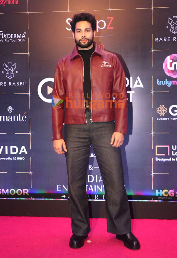 photos kriti sanon ameesha patel ahaan panday aneet padda elnaaz norouzi sanjeeda sheikh and others grace the red carpet and awards ceremony of bollywood hungama ott india fest 2025 12452 15