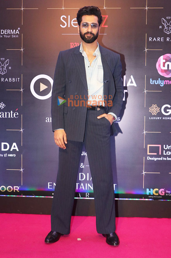 photos kriti sanon ameesha patel ahaan panday aneet padda vicky kaushal rakul preet singh and others grace the red carpet and 4