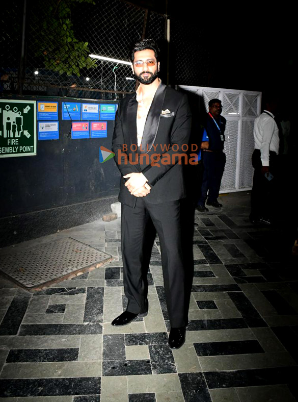photos kriti sanon and vicky kaushal snapped in bandra 1