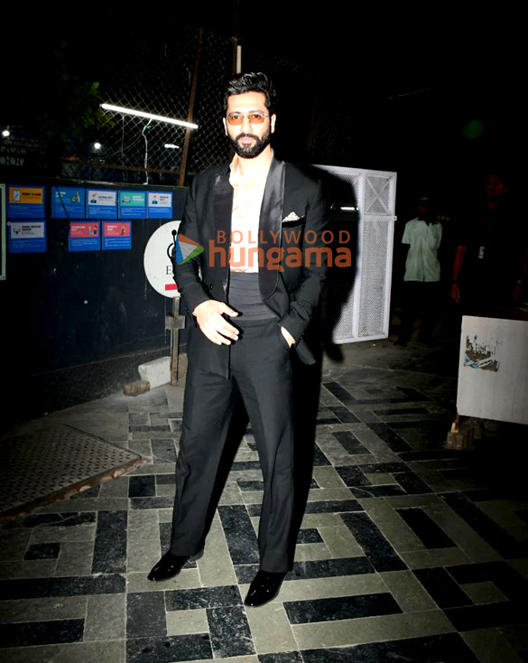 photos kriti sanon and vicky kaushal snapped in bandra 3