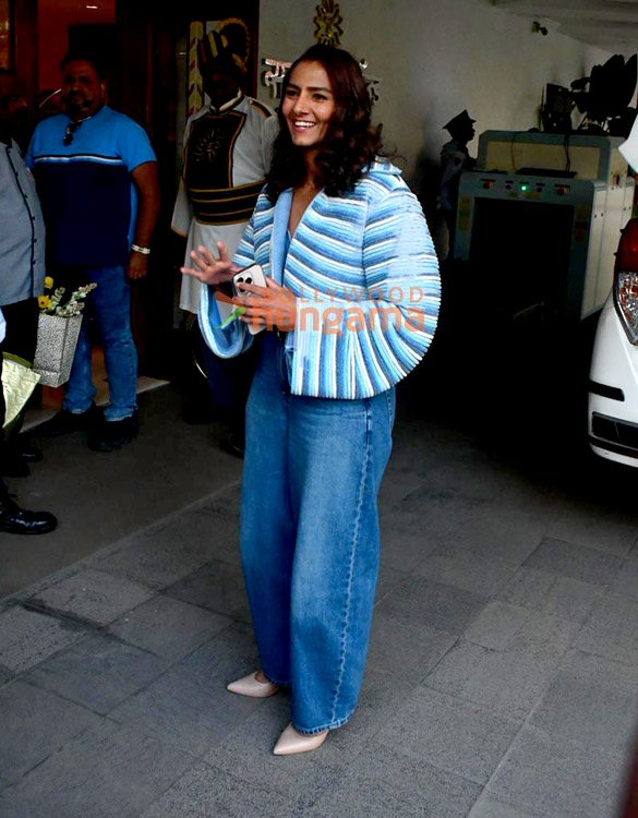photos kritika kamra anya singh juhi babbar anjali sivaraman and geeta phogat snapped in juhu 5