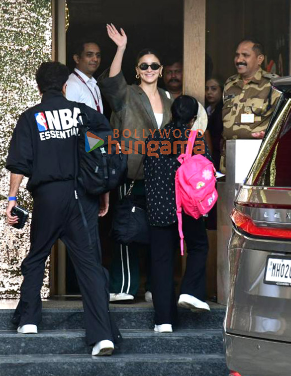 photos ranbir kapoor and alia bhatt snapped at kalina airport 6