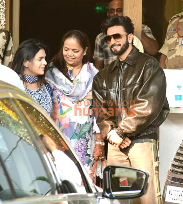 Photos: Ranveer Singh snapped at Kalina airport Photos: Ranveer Singh snapped at Kalina airport