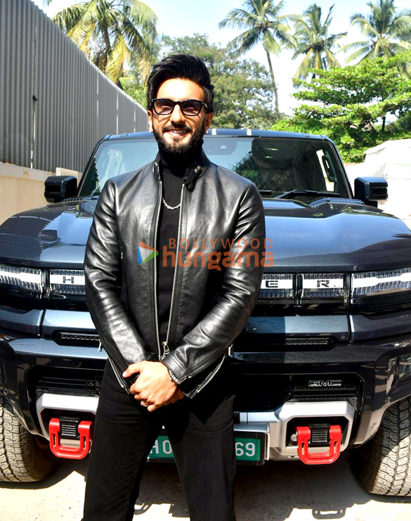 Photos: Ranveer Singh snapped outside Juhu PVR