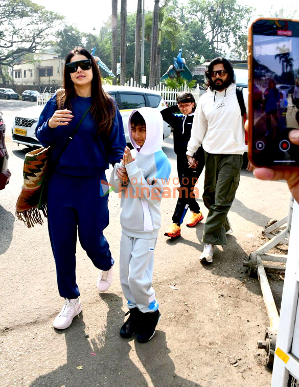 photos riteish deshmukh and genelia deshmukh snapped at kalina airport 4