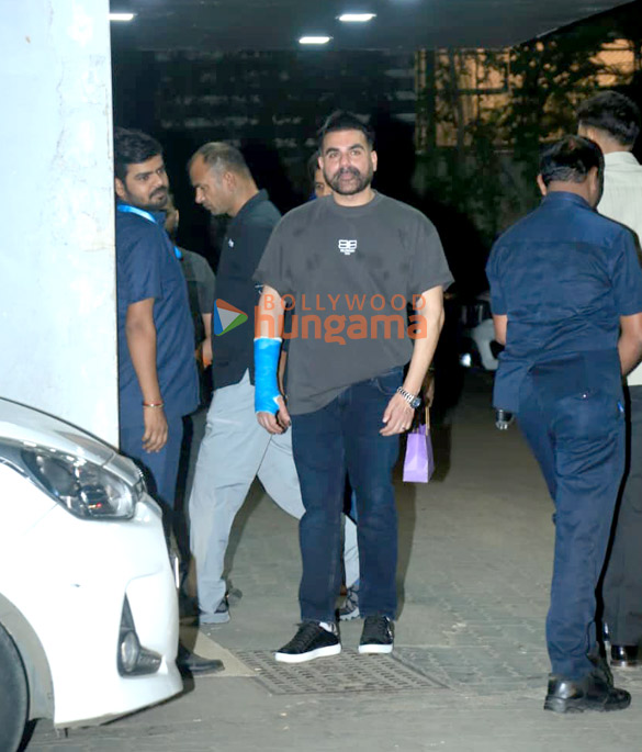 photos salim khan sushila charak and helen snapped at arbaaz khan and sshura khans marriage anniversary 2
