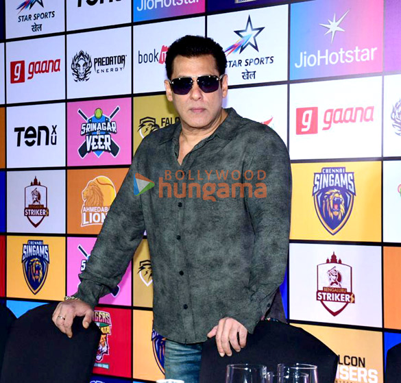 photos salman khan hrithik roshan ajay devgn akshay kumar saif ali khan and others grace the season 3 player auction of indian st 4 2