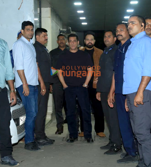photos salman khan sohail khan salim khan and others snapped at arbaaz khan and sshura khans marriage anniversary 1