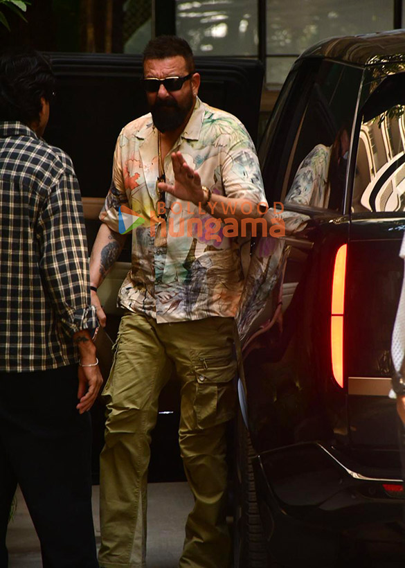 Photos: Sanjay Dutt snapped in Juhu Photos: Sanjay Dutt snapped in Juhu