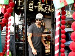 Photos: Shahid Kapoor snapped outside a cafe in Bandra