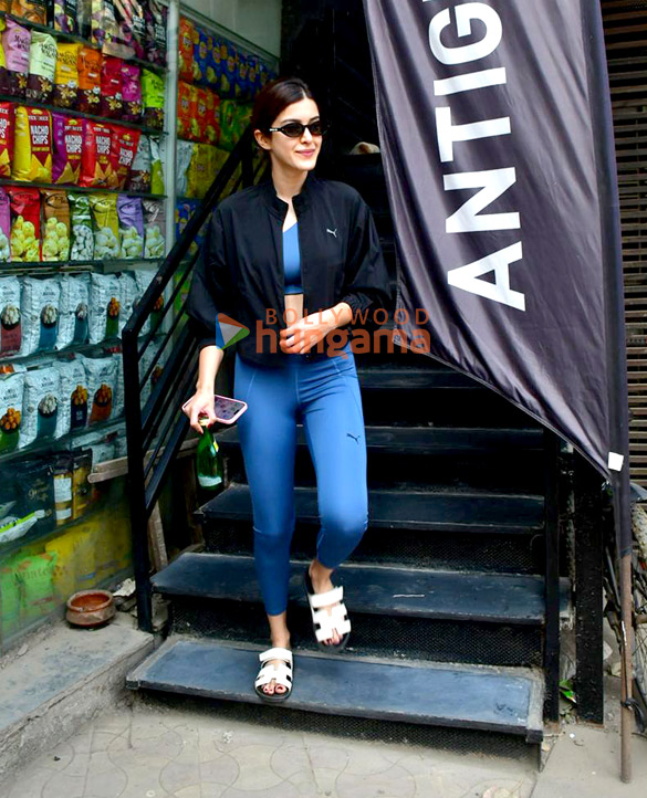 photos shanaya kapoor snapped in juhu 5 3