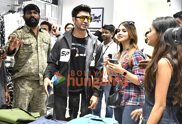 photos vidyut jammwal snapped promoting spykars daur apna hai campaign at sarath city mall hyderabad 2