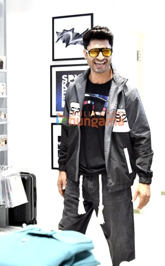 Photos: Vidyut Jammwal snapped promoting Spykar’s ‘Daur Apna Hai’ campaign at Sarath City Mall, Hyderabad