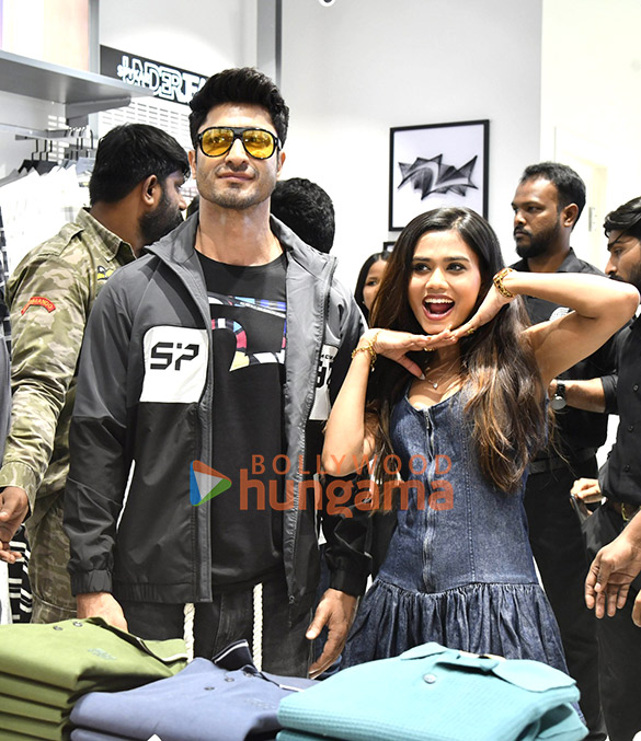 photos vidyut jammwal snapped promoting spykars daur apna hai campaign at sarath city mall hyderabad 5