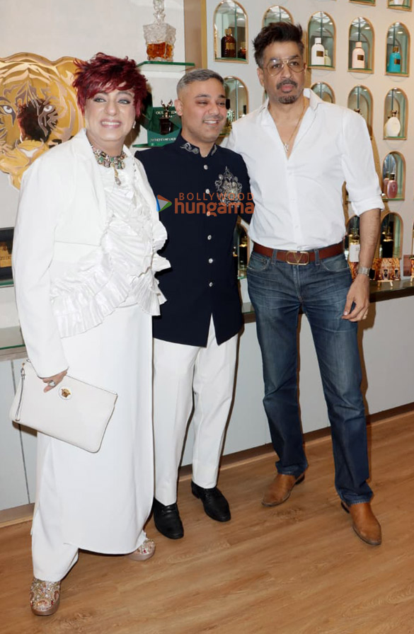photos vishal jethwa ayesha jhulka aarti chhabria and others at re opening of rohit vermas store in juhu 13