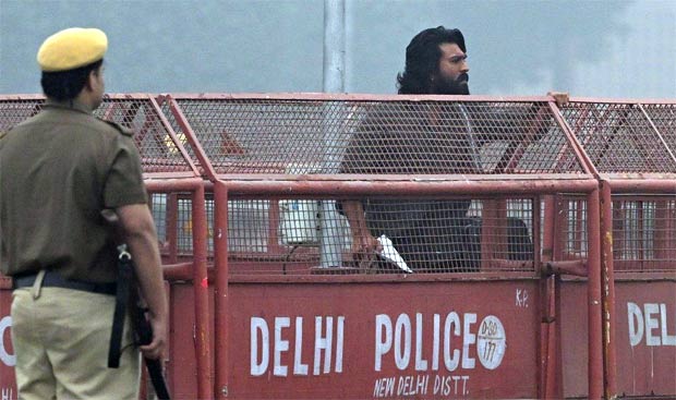 Leaked Set Pics Show Ram Charan Shooting Peddi on Delhi Streets